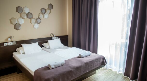 CE Plaza Hotel****