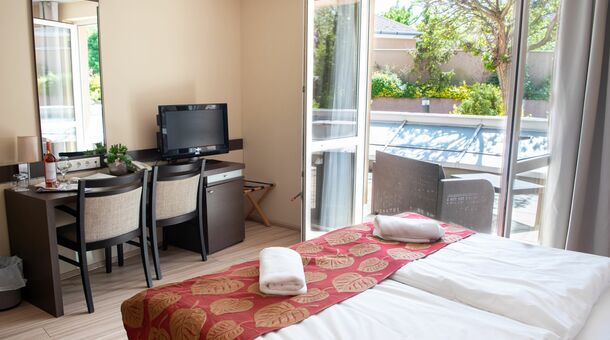CE Plaza Hotel****