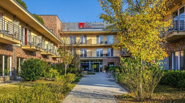Royal Club Hotel****