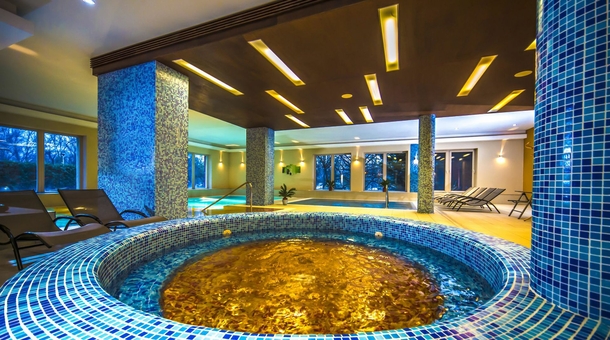 Royal Club Hotel****