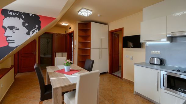 HR Apartmanház