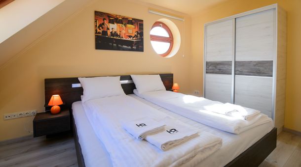 HR Apartmanház
