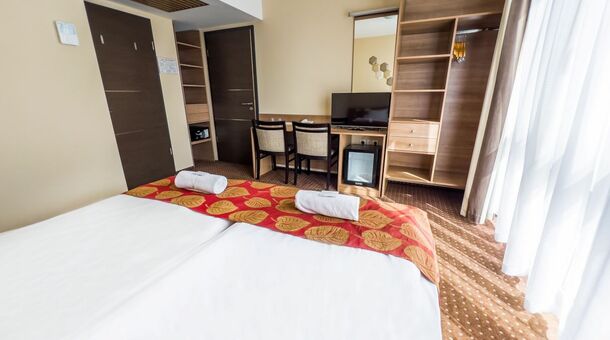 CE Plaza Hotel****