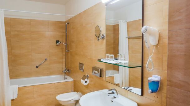 CE Plaza Hotel****