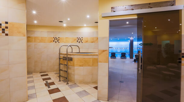 CE Plaza Hotel****