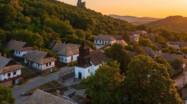 Castellum Hotel Hollókő****