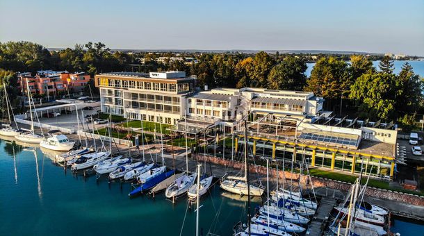 Hotel Yacht**** Wellness & Business