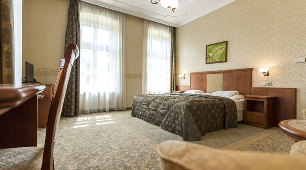 Elizabeth Hotel****