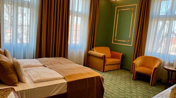 Elizabeth Hotel****