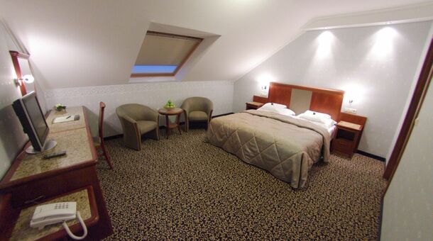 Elizabeth Hotel****