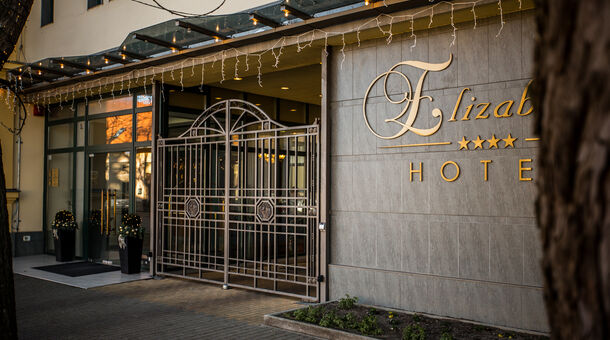 Elizabeth Hotel****
