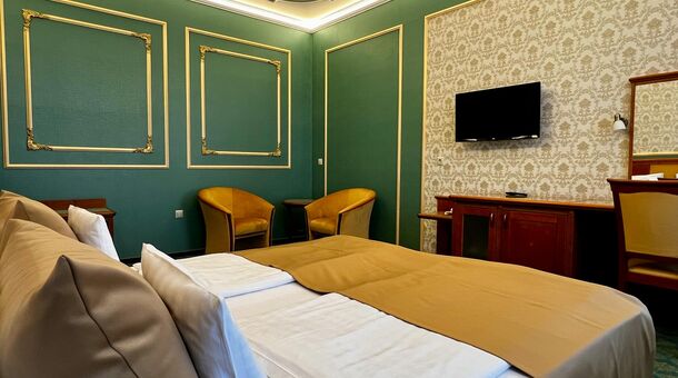 Elizabeth Hotel****