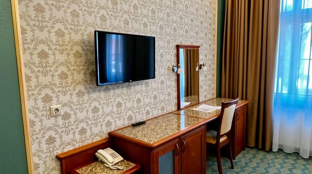 Elizabeth Hotel****