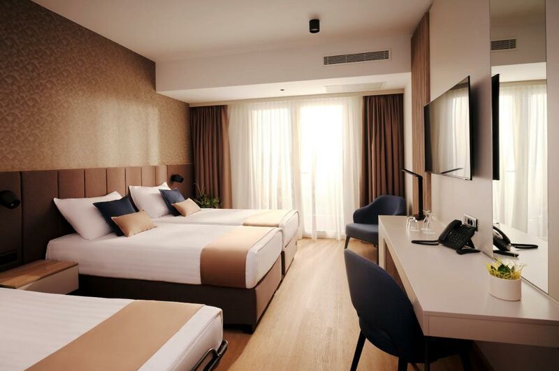Hotel Riviera**** - 2+1 ágyas családi parkra néző szoba