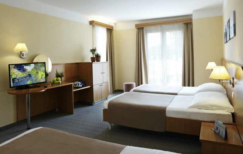 Hotel Neptun**** - 2+1 ágyas családi parkra néző szoba
