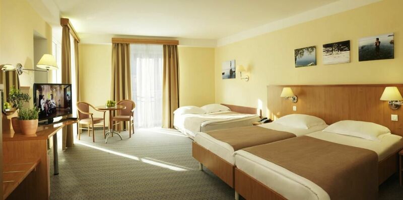 Hotel Neptun**** - 2+2 ágyas családi parkra néző szoba felára