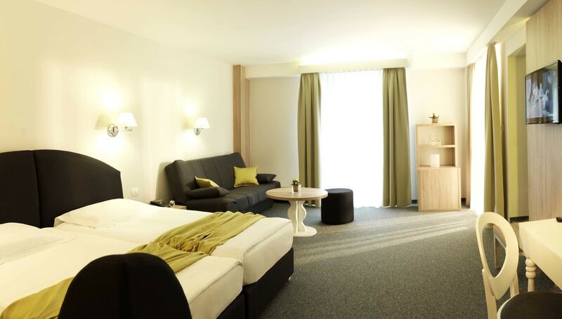 Hotel Mirna****-  2+1 ágyas családi parkra néző szoba