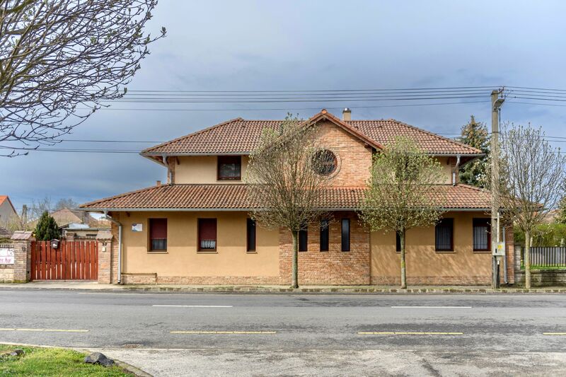 Cherry Apartmanház