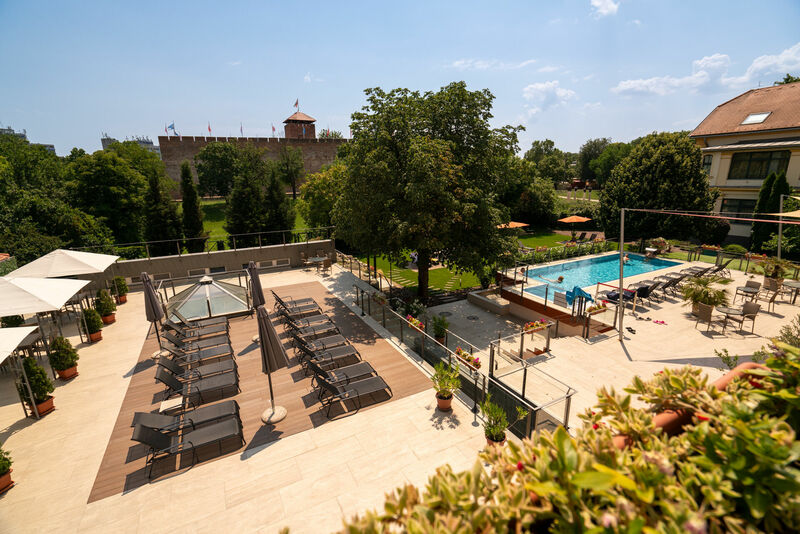 Elizabeth Hotel****