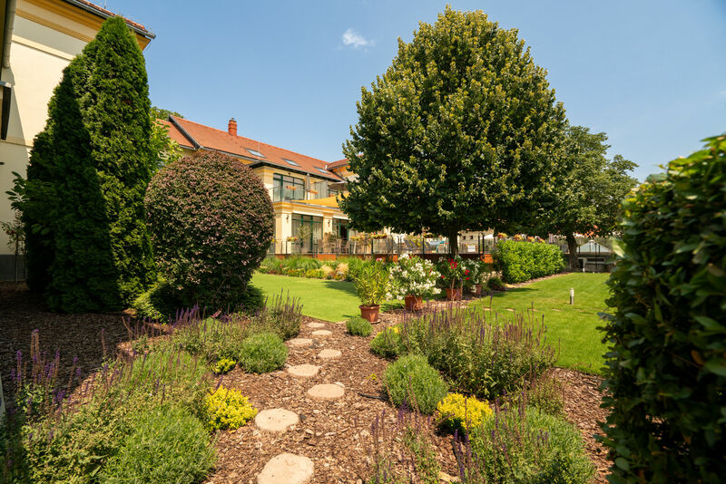 Elizabeth Hotel****