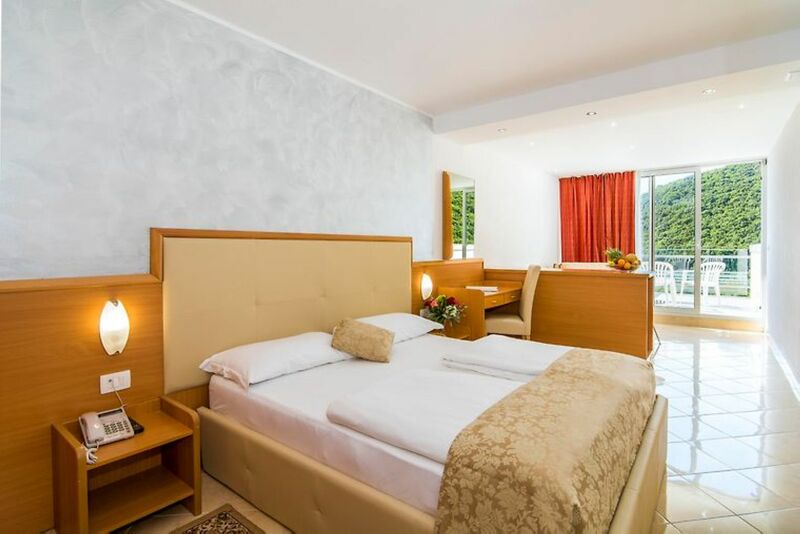 2+1 ágyas tenger oldali balkonos szoba