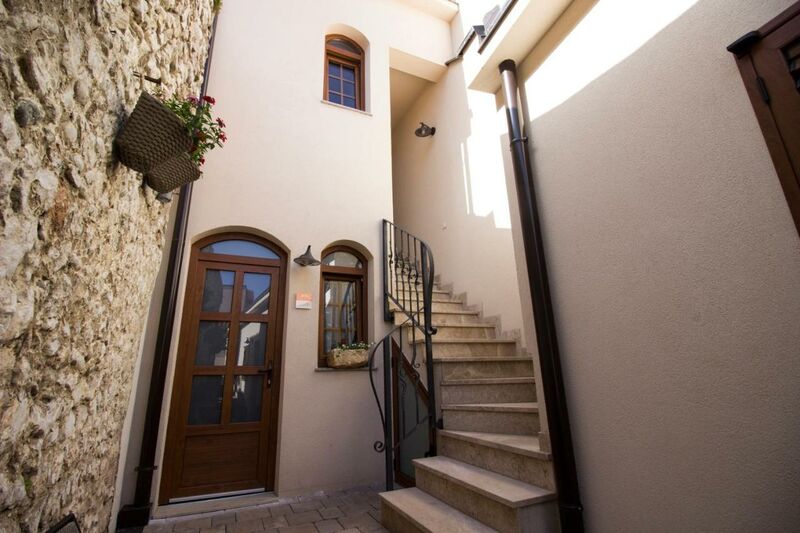Villa Divani***