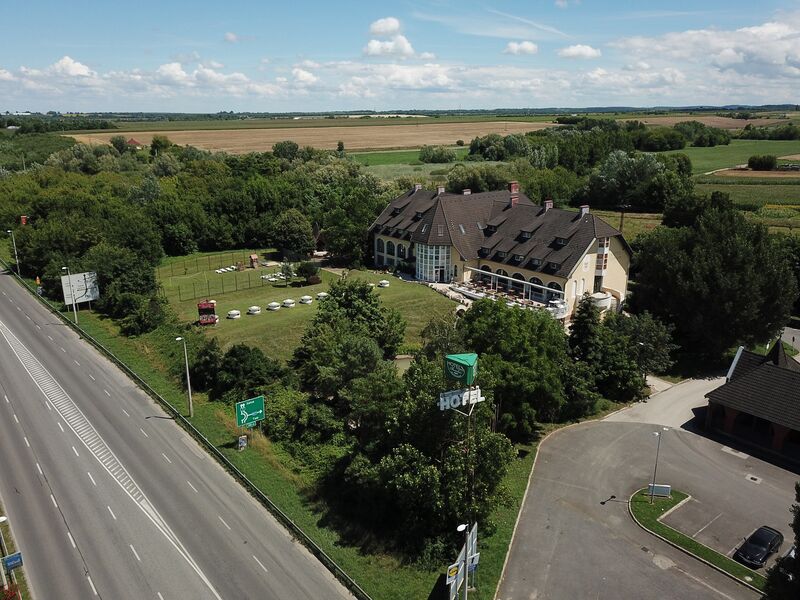 Hotel Família - Zamárdi