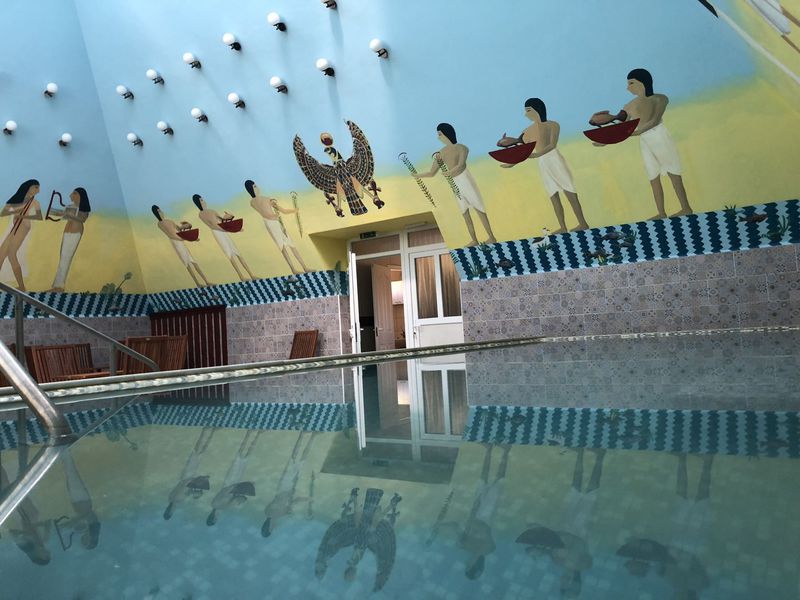 Piramis Fürdő