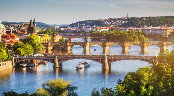 Családi lazítás a száztornyú Prágában!