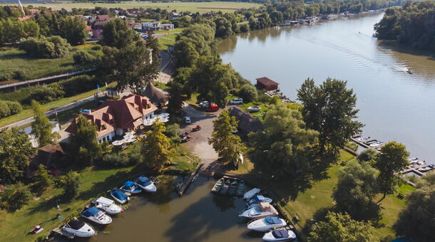 Kormorán Kikötő és Vendégházak