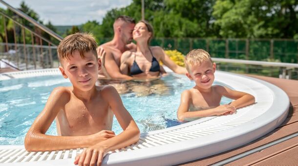 Szarvaskút Bakony Resort +16