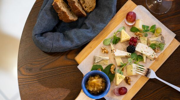 Kőkapu Vadászkastély és Hotel & Apartments