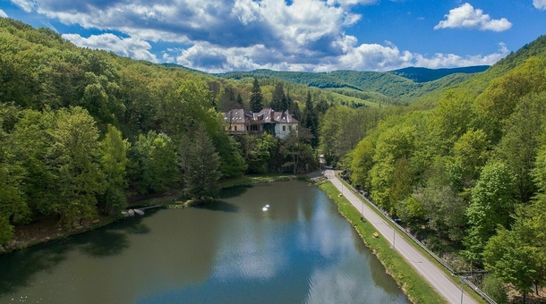 Kőkapu Vadászkastély és Hotel & Apartments