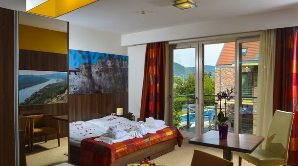 Royal Club Hotel****