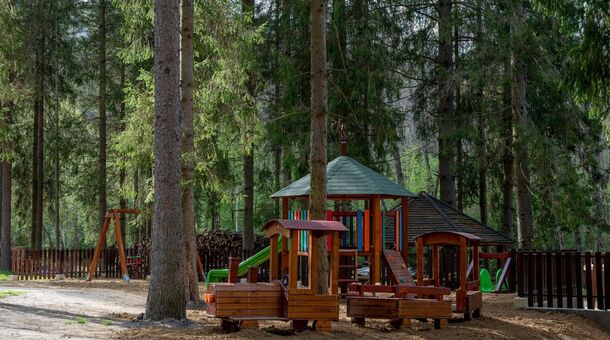 Kőkapu Vadászkastély és Hotel & Apartments