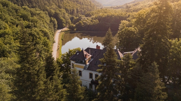 Kőkapu Vadászkastély és Hotel & Apartments
