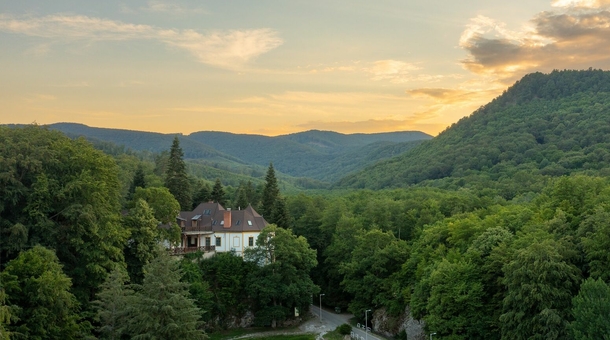 Kőkapu Vadászkastély és Hotel & Apartments