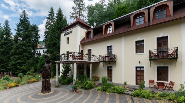 Kőkapu Vadászkastély és Hotel & Apartments