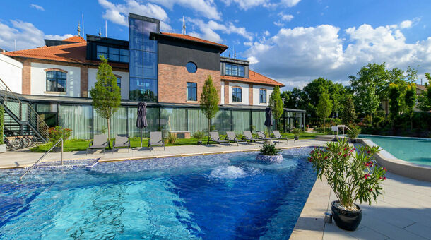 Bordűr Wellness Hotel**** Superior & Szőnyegmúzeum