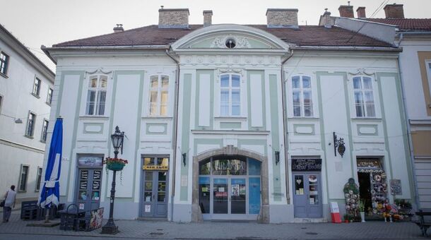 Uránia Apartmanház