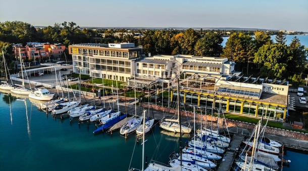 Hotel Yacht**** Wellness & Business