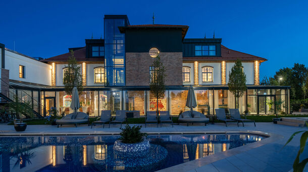 Bordűr Wellness Hotel**** Superior & Szőnyegmúzeum