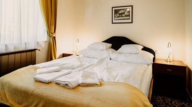 Korona Panzió Étterem