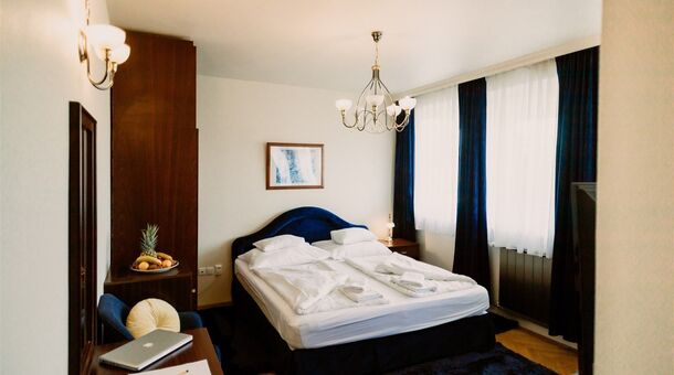 Korona Panzió Étterem