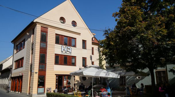 HR Apartmanház
