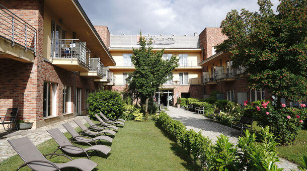 Royal Club Hotel****