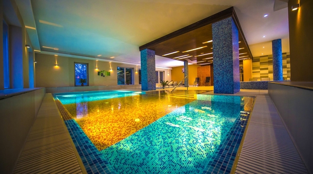 Royal Club Hotel****