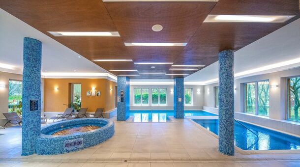 Royal Club Hotel****