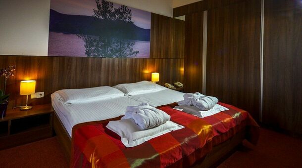 Royal Club Hotel****