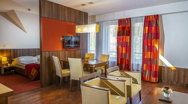 Royal Club Hotel****